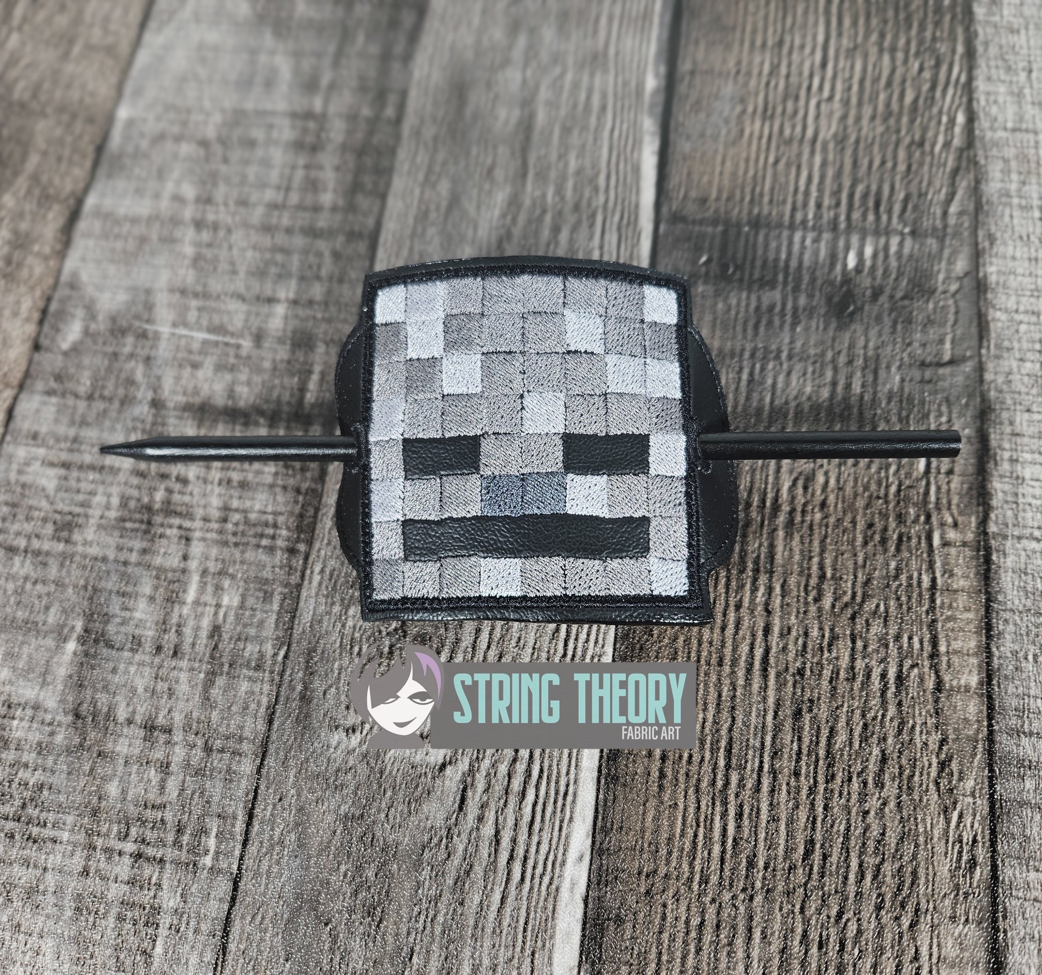 Minecraft Skeleton ITH bun cover machine embroidery design